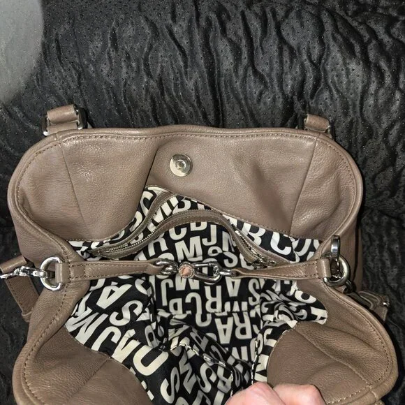 MARC by Marc Jacobs Francesca Work Hobo Crossbody Bag Purse - Picture 5 of 7